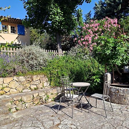Bed and Breakfast La Ferme Saint-Marc-Jaumegarde Exterior foto