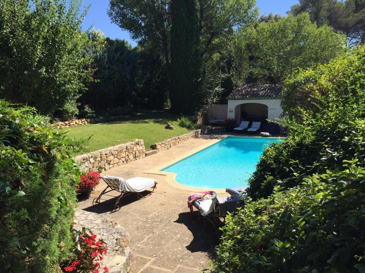Bed and Breakfast La Ferme Saint-Marc-Jaumegarde Exterior foto