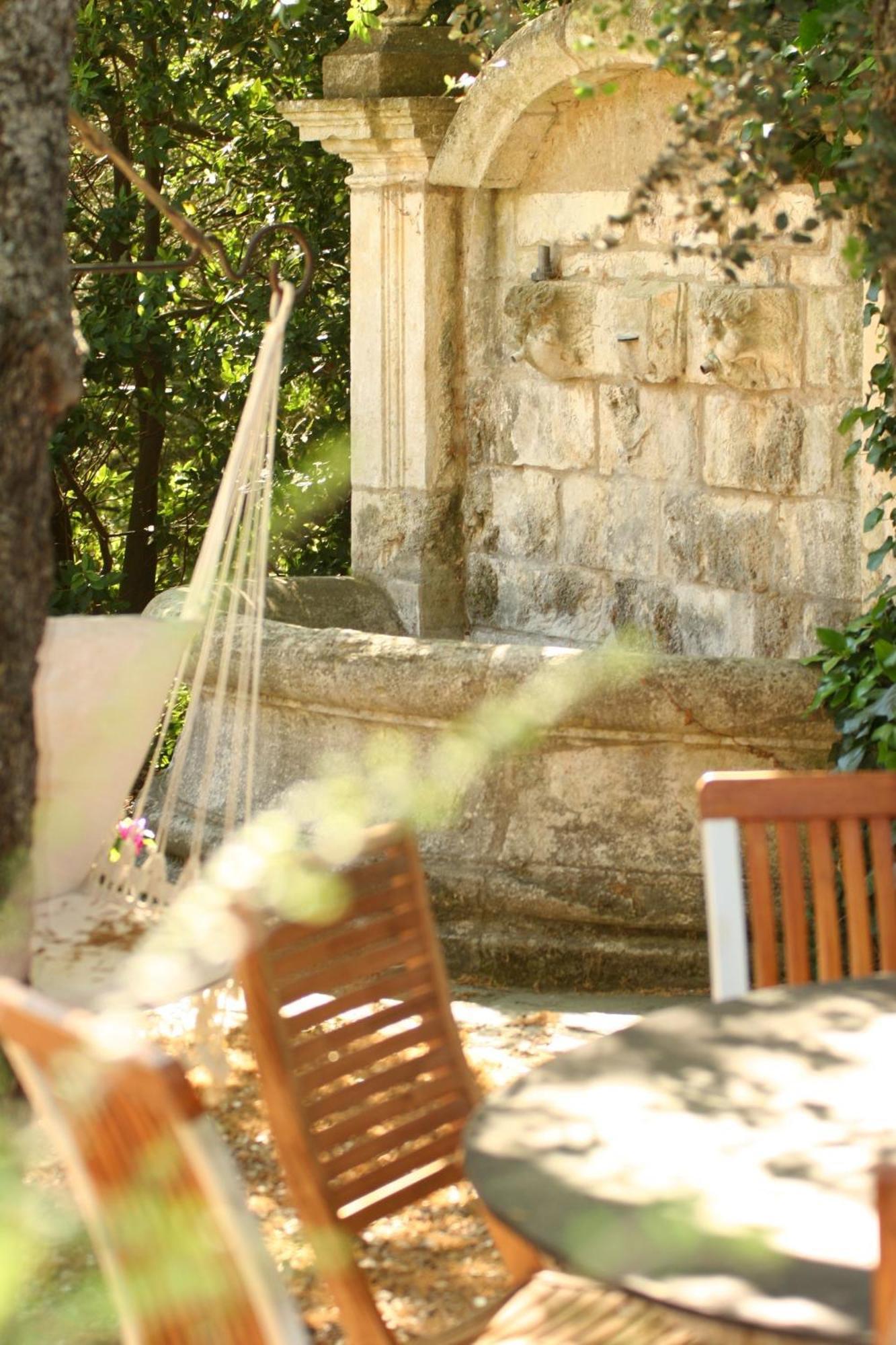 Bed and Breakfast La Ferme Saint-Marc-Jaumegarde Exterior foto