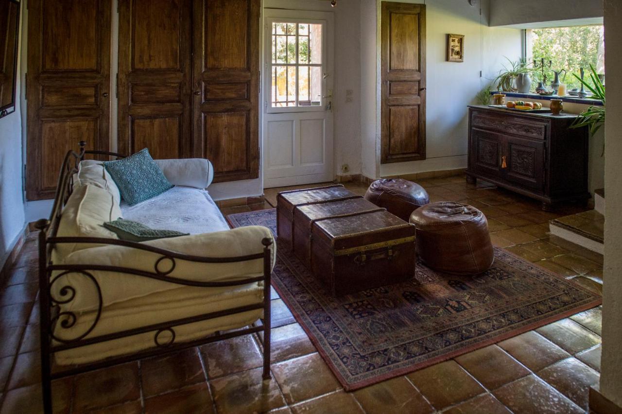 Bed and Breakfast La Ferme Saint-Marc-Jaumegarde Exterior foto
